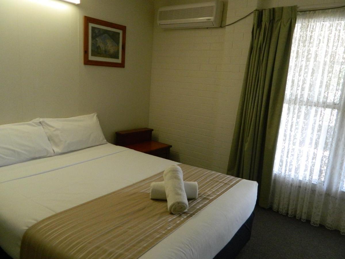 Coachman Motel Тувумба Екстер'єр фото