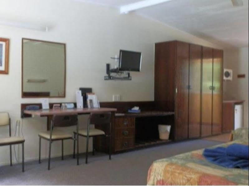Coachman Motel Тувумба Екстер'єр фото